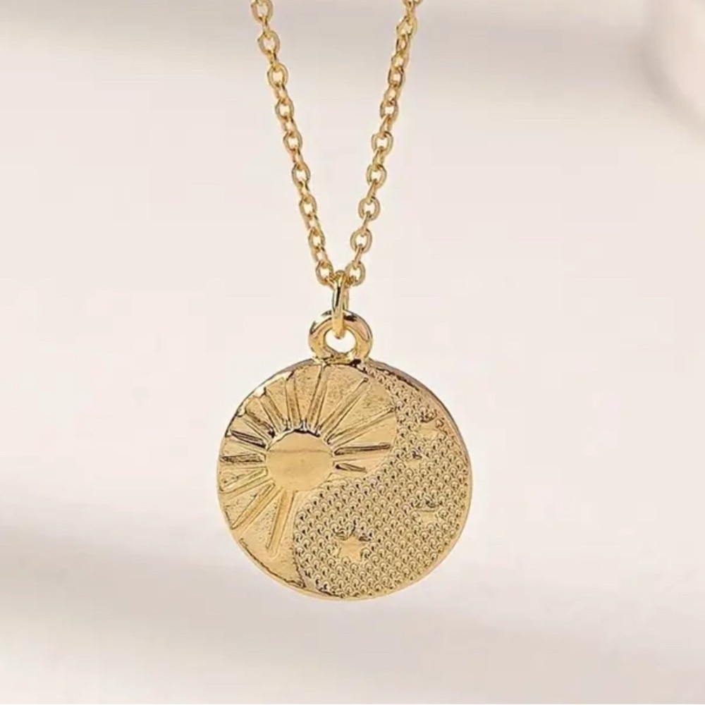 Celestial 18k Gold Plated Sun and Stars Pendant Necklace. New. - Picture 4 of 7